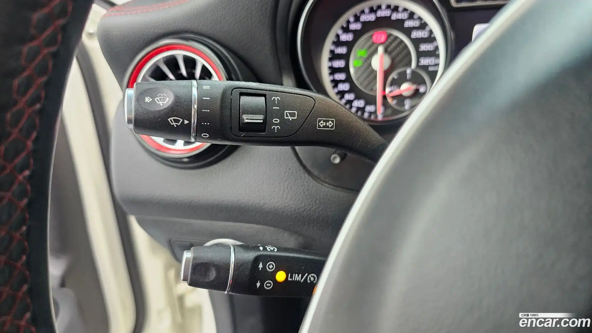 GLA-Class Mercedes-Benz 2016.3-OPTION-022