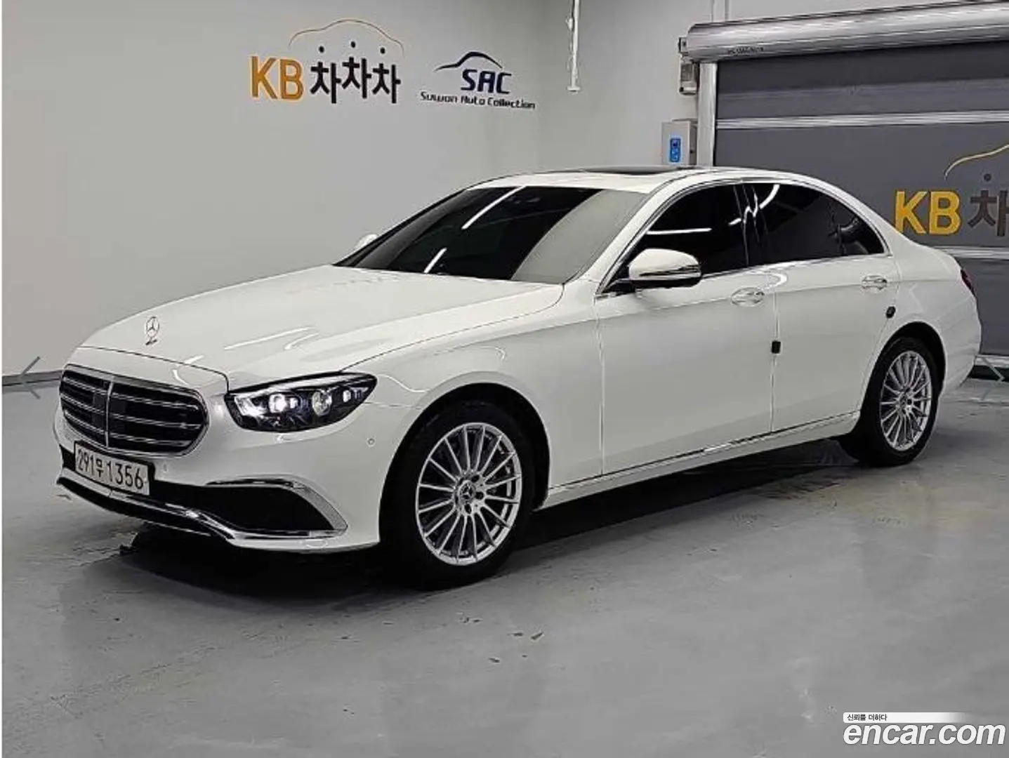Main__Slider__Photo:E-Class Mercedes-Benz 2022.6-0