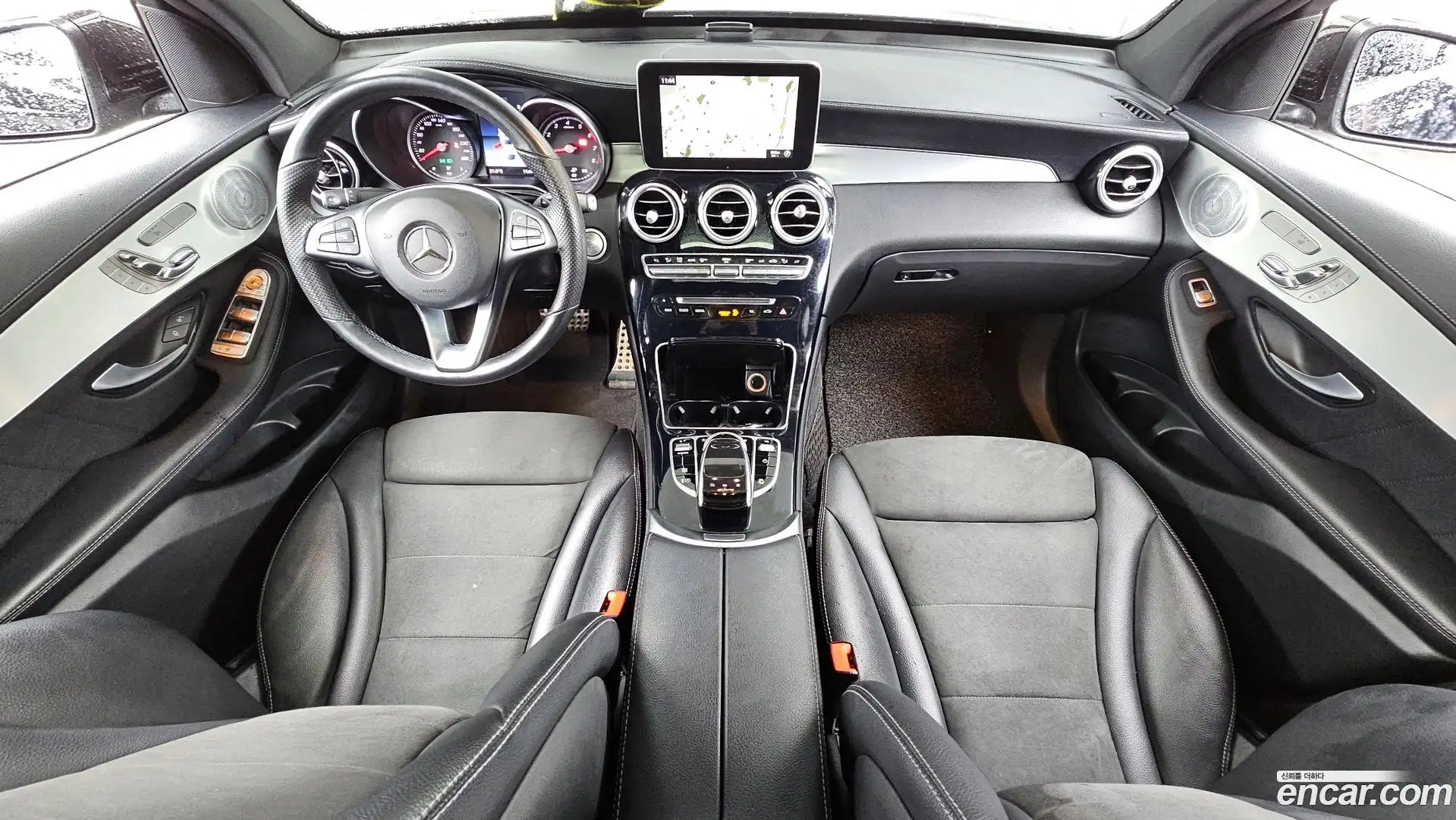 GLC-Class Mercedes-Benz 2019.10-INNER-007