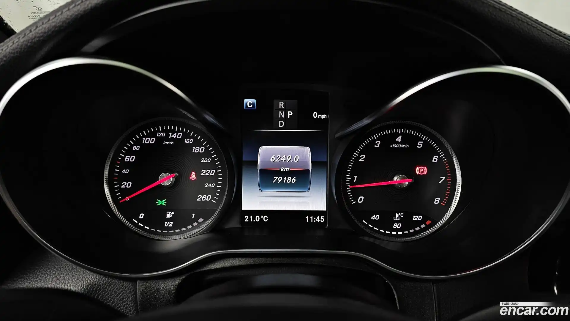 GLC-Class Mercedes-Benz 2019.10-INNER-008