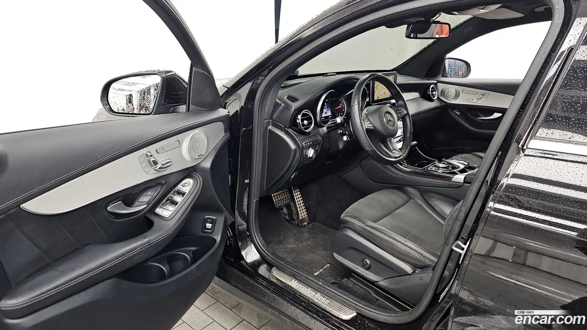 GLC-Class Mercedes-Benz 2019.10-INNER-010