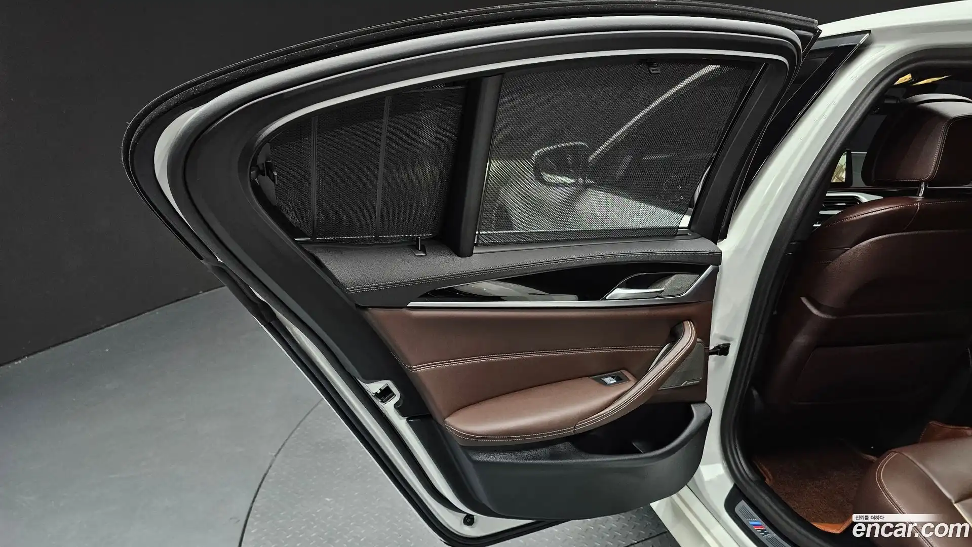5-Series BMW 2023.1-INNER-035