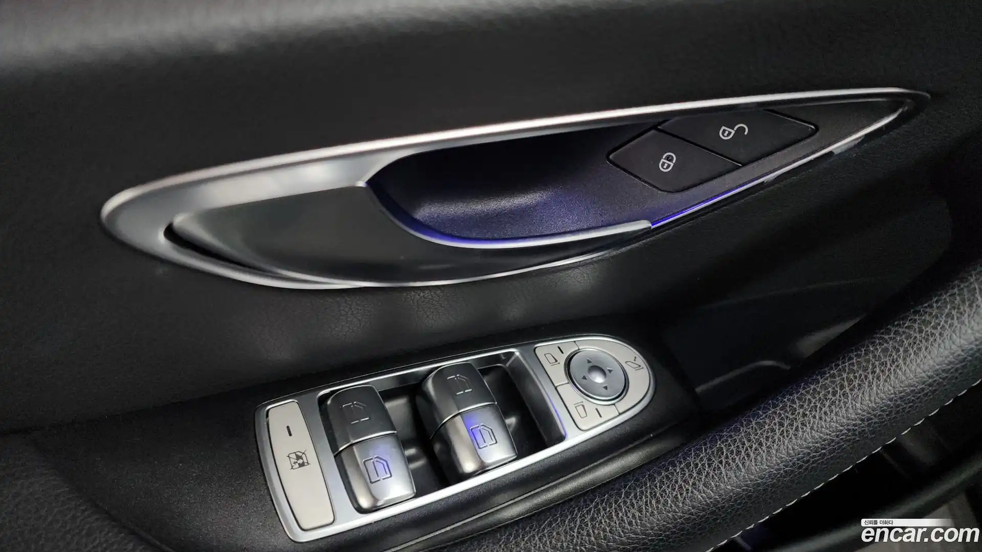 E-Class Mercedes-Benz 2020.5-OPTION-041