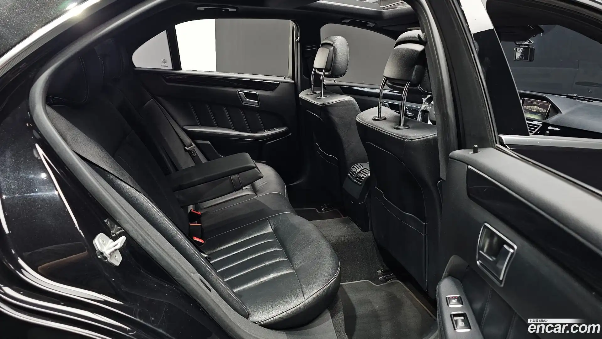 E-Class Mercedes-Benz 2015.8-OPTION-016