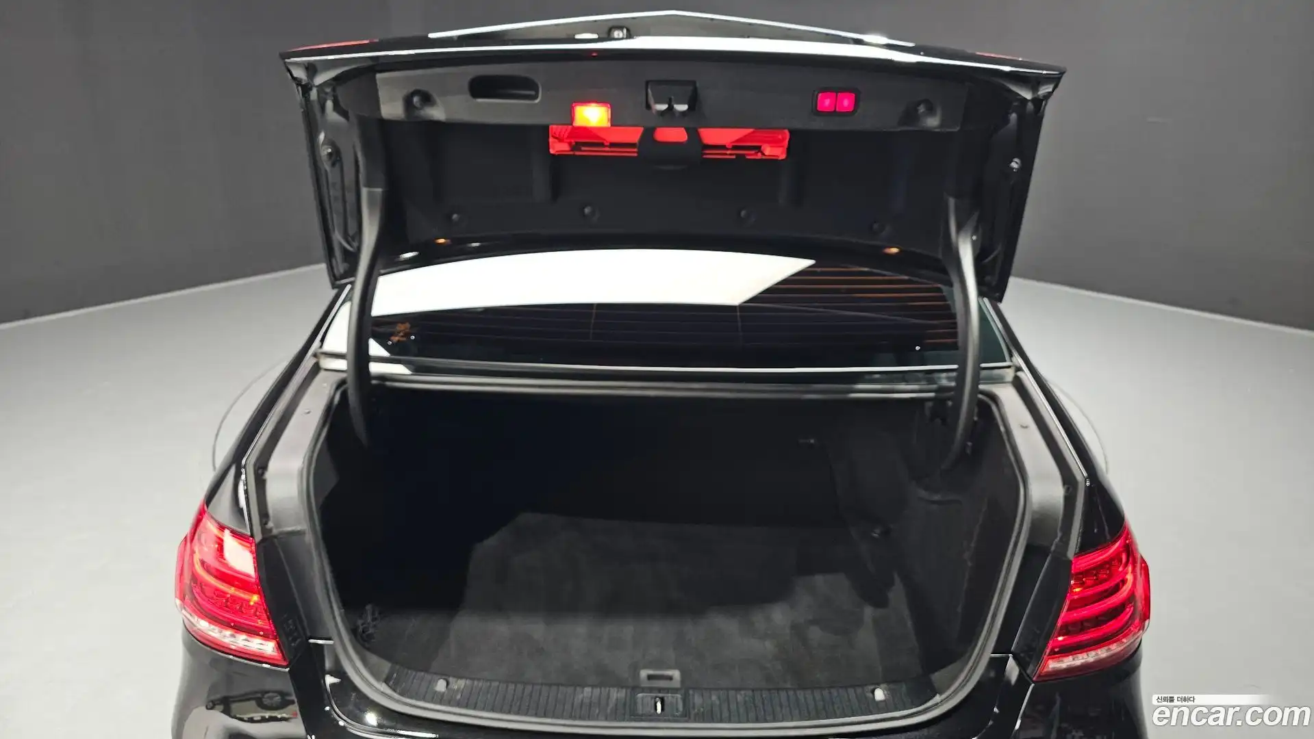 E-Class Mercedes-Benz 2015.8-OPTION-024