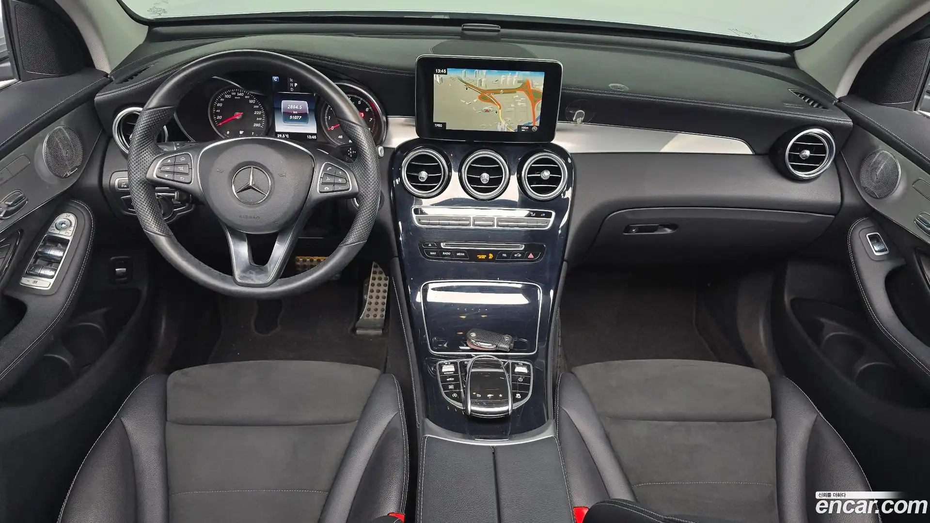 GLC-Class Mercedes-Benz 2019.10-INNER-007