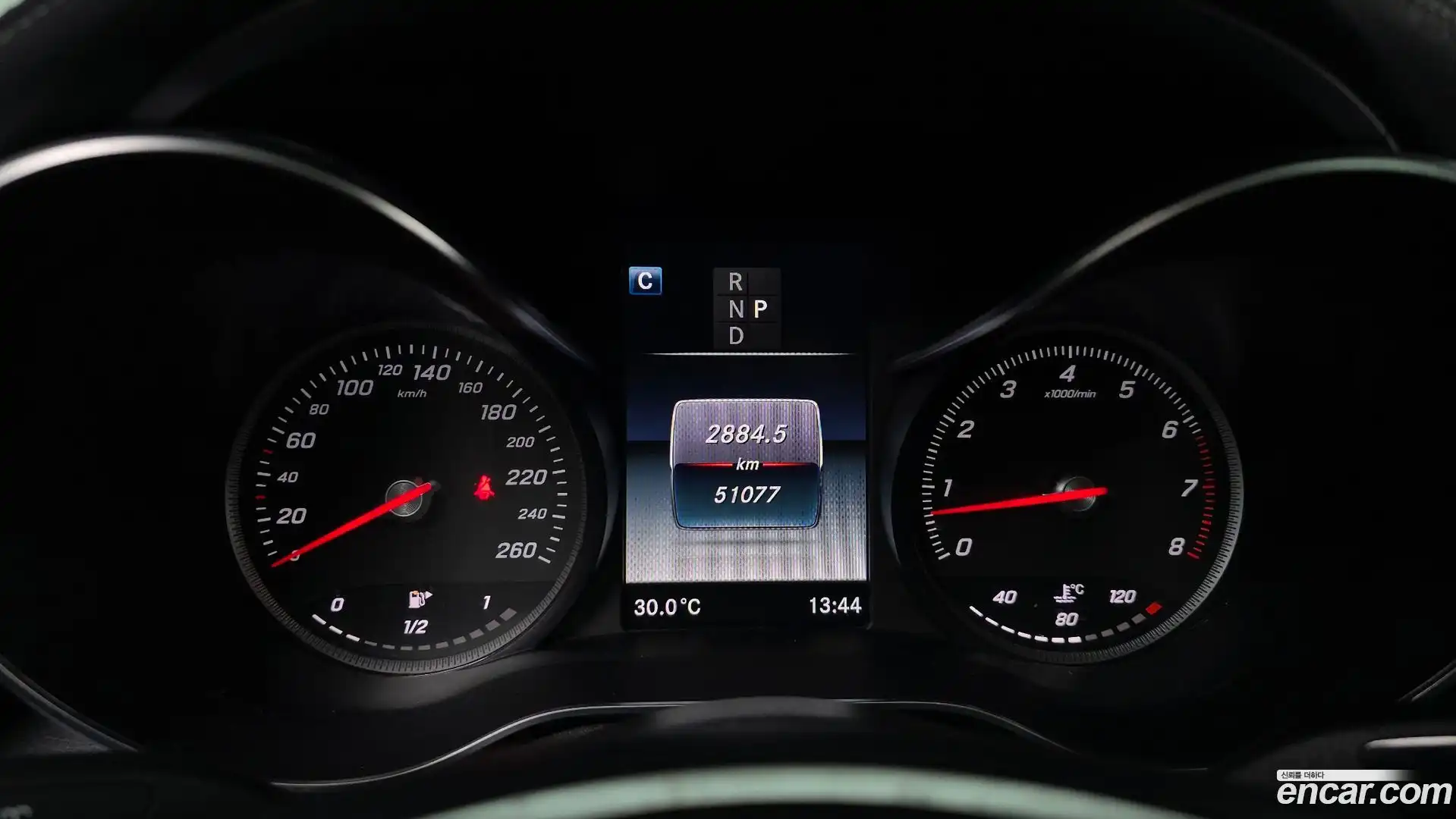 GLC-Class Mercedes-Benz 2019.10-INNER-008