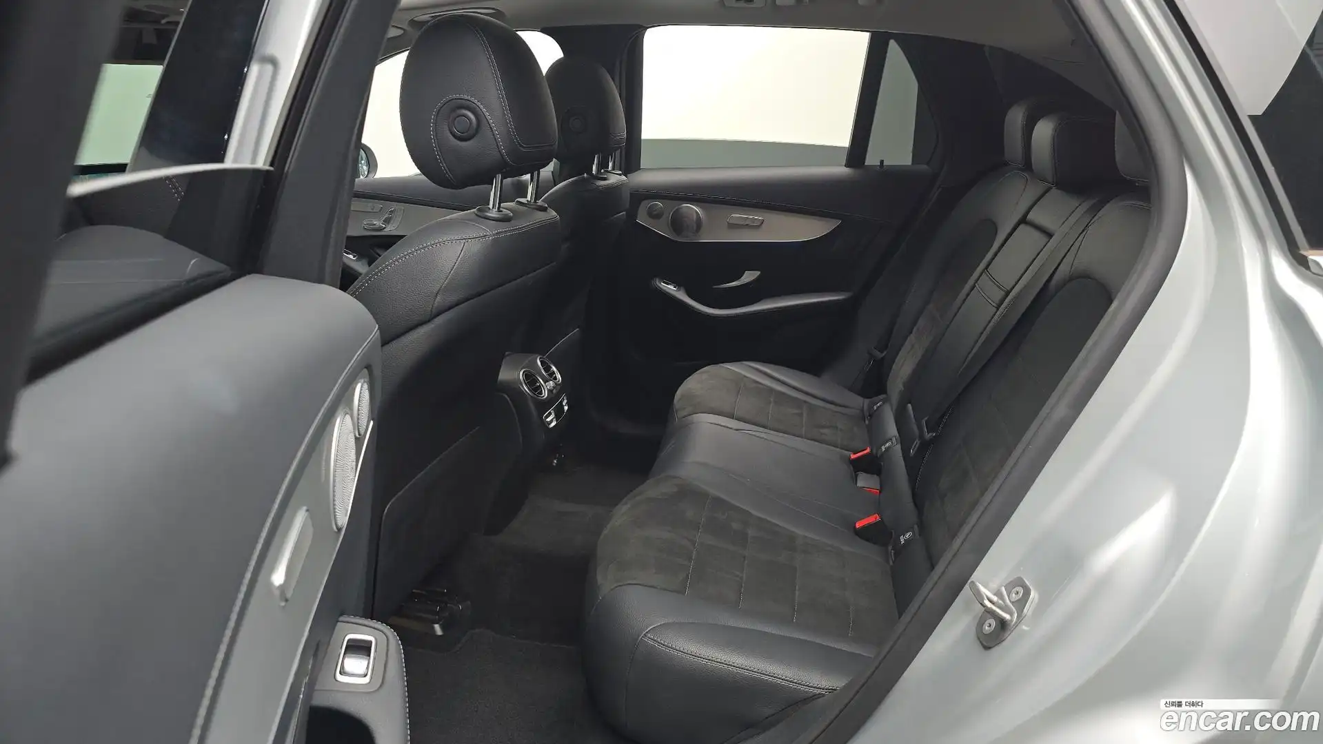 GLC-Class Mercedes-Benz 2019.10-OPTION-016