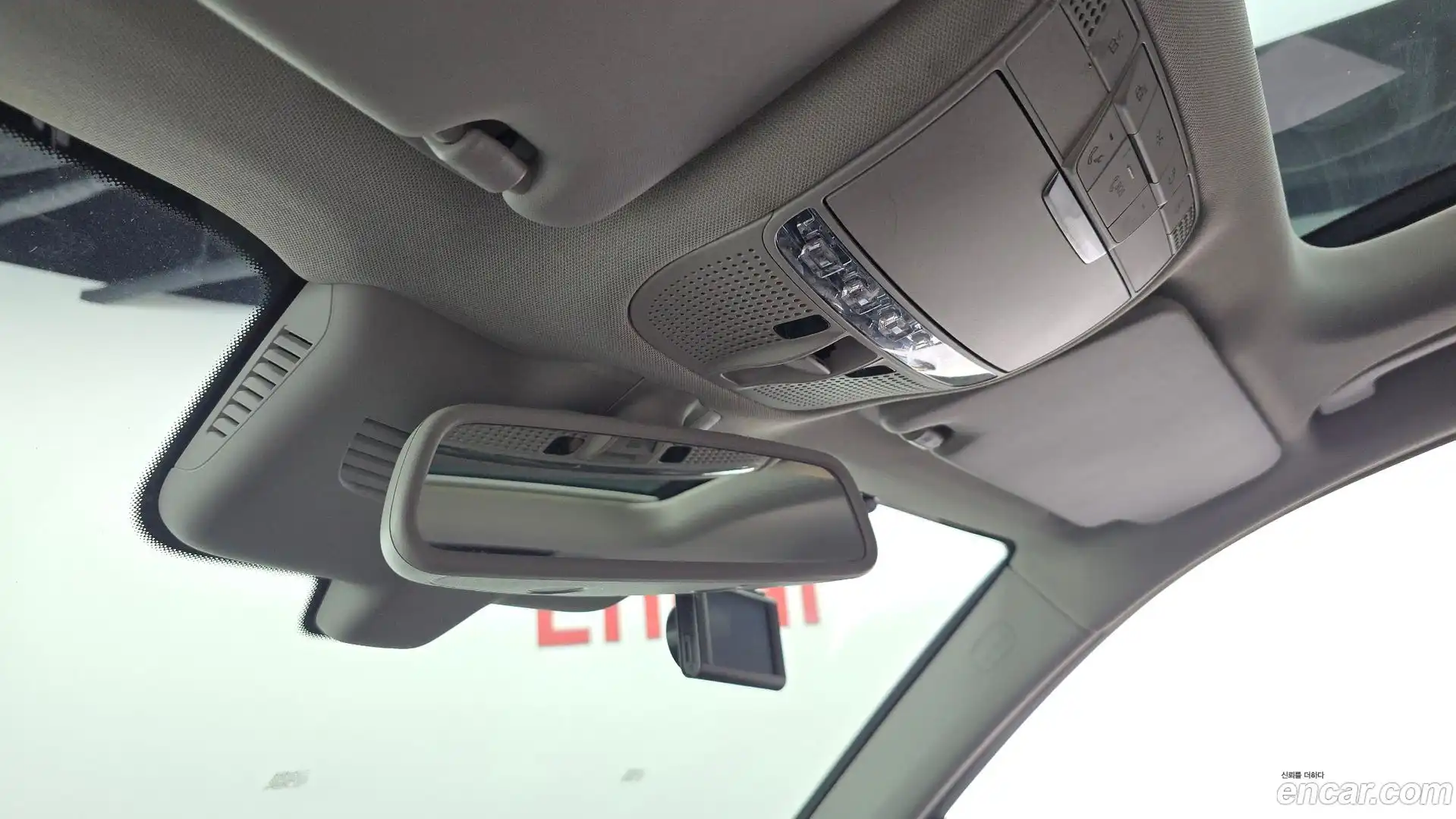 GLC-Class Mercedes-Benz 2019.10-OPTION-041