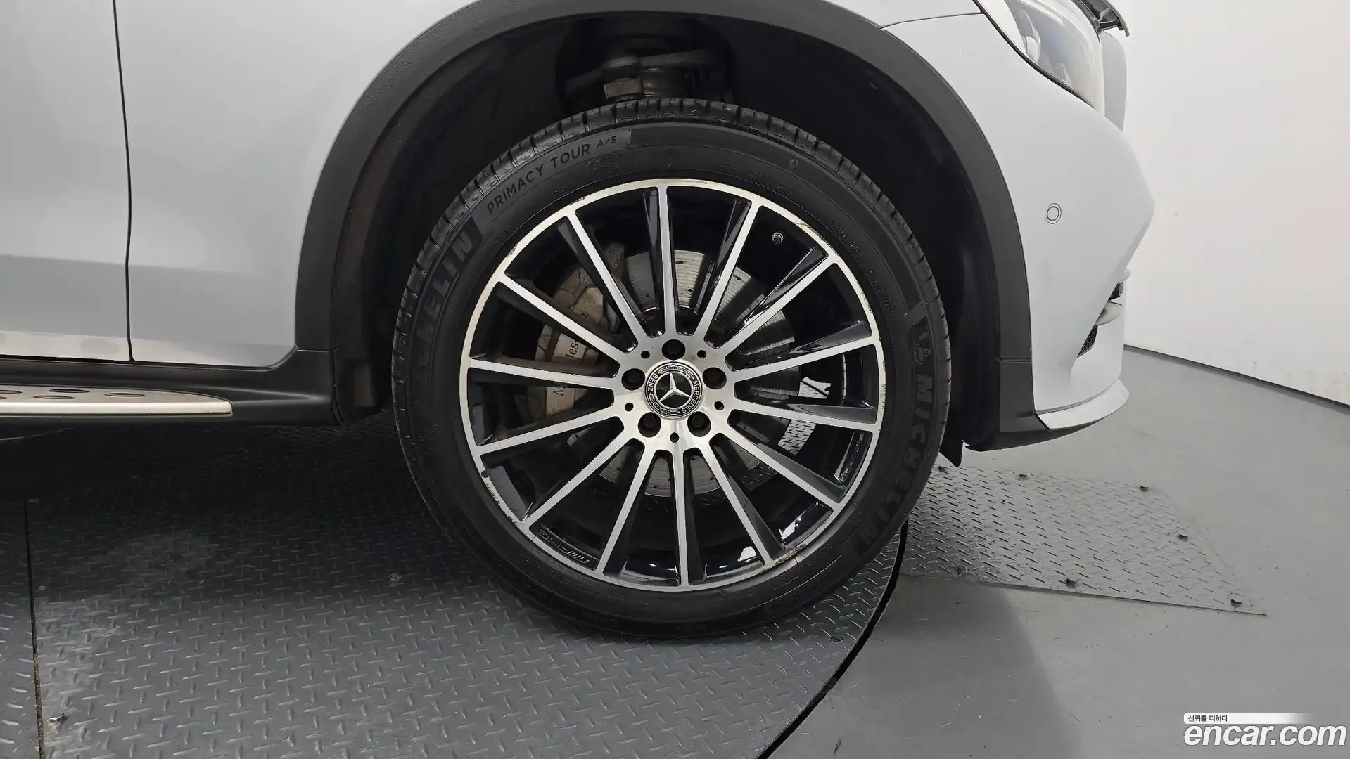GLC-Class Mercedes-Benz 2019.10-OPTION-044