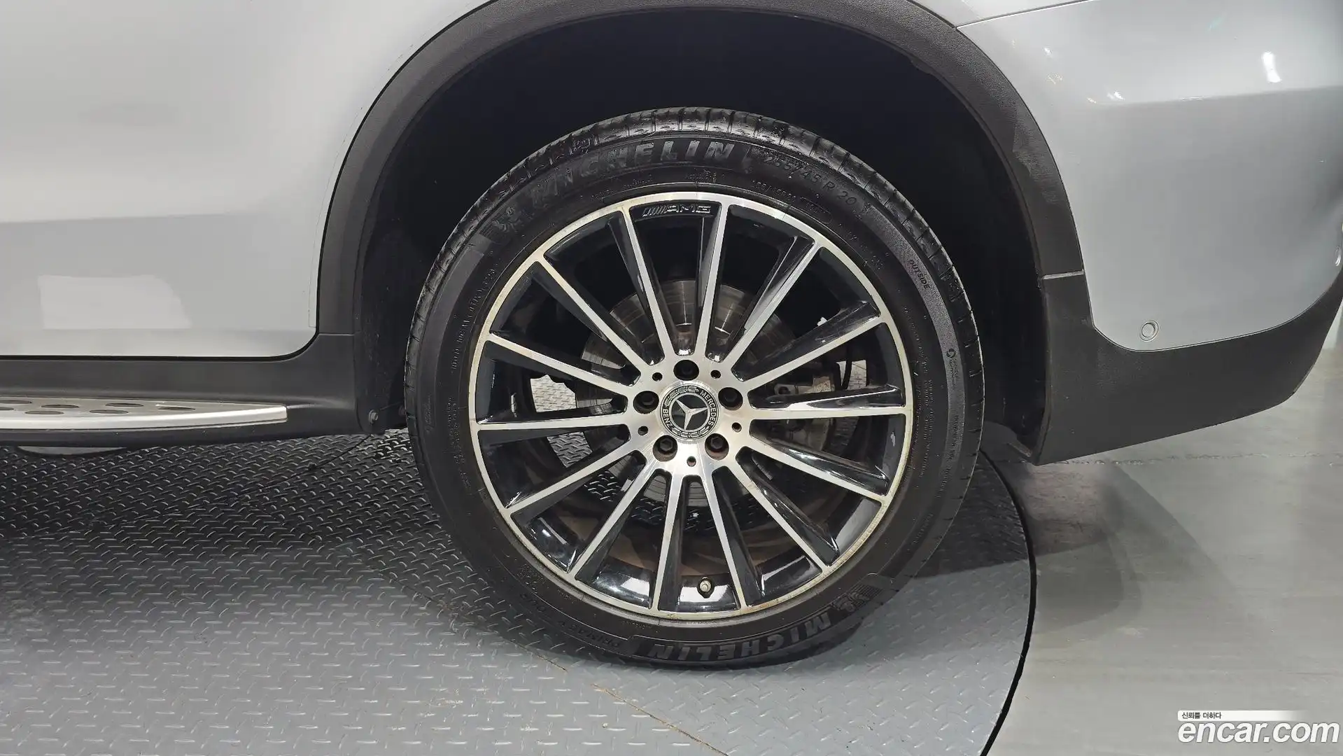 GLC-Class Mercedes-Benz 2019.10-OPTION-045