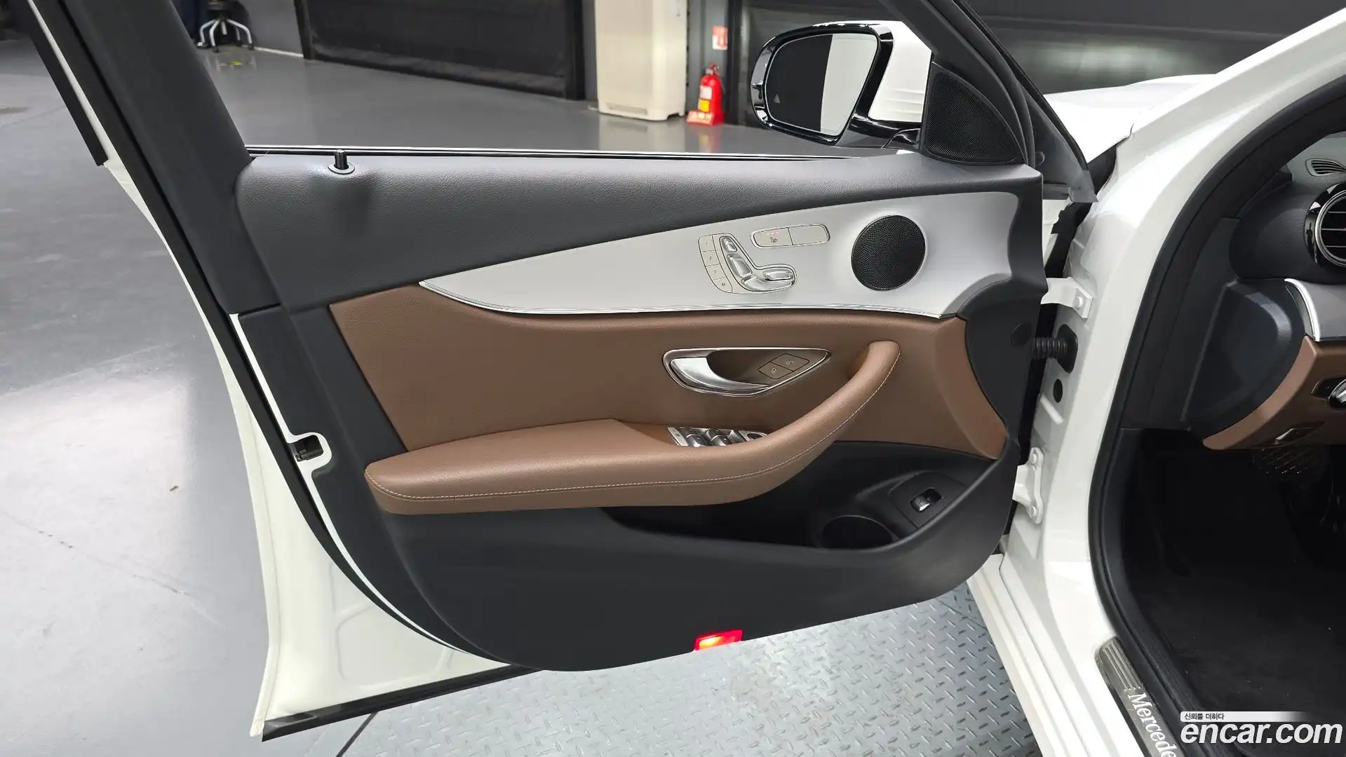 E-Class Mercedes-Benz 2021.4-INNER-034