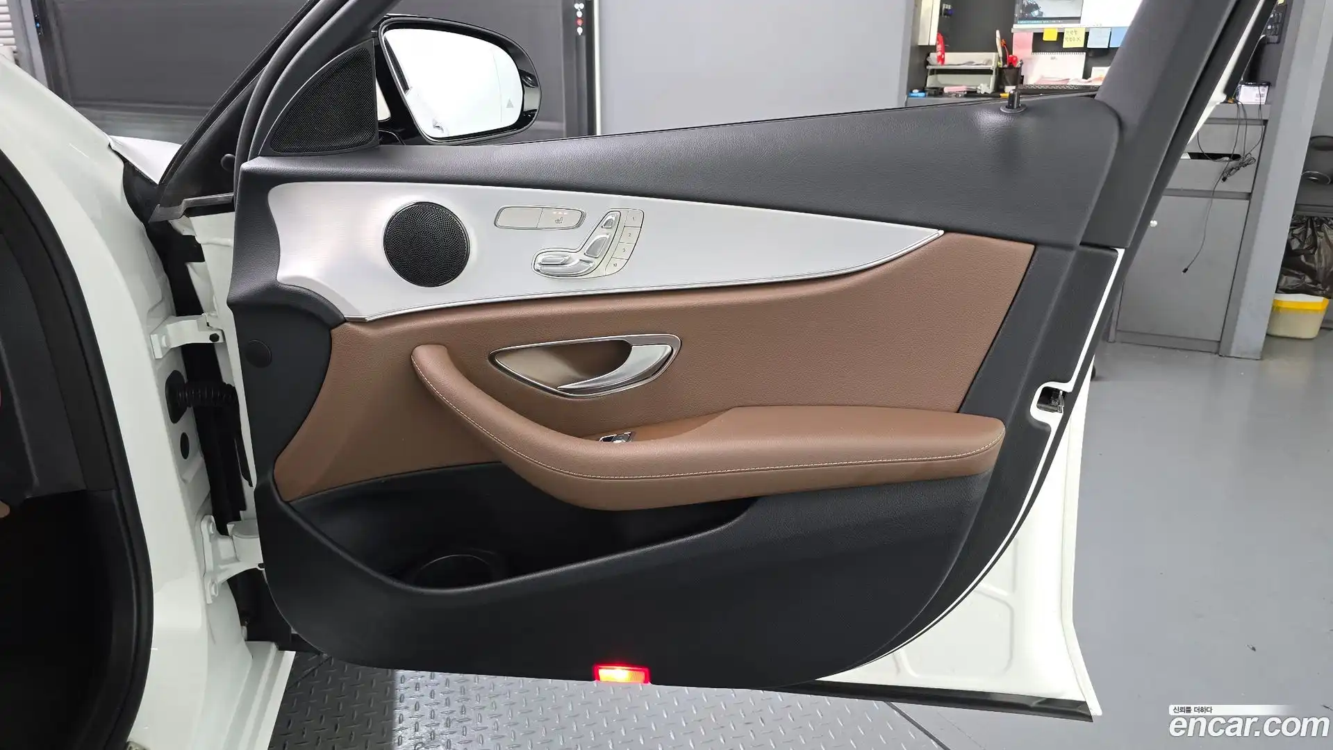 E-Class Mercedes-Benz 2021.4-INNER-035