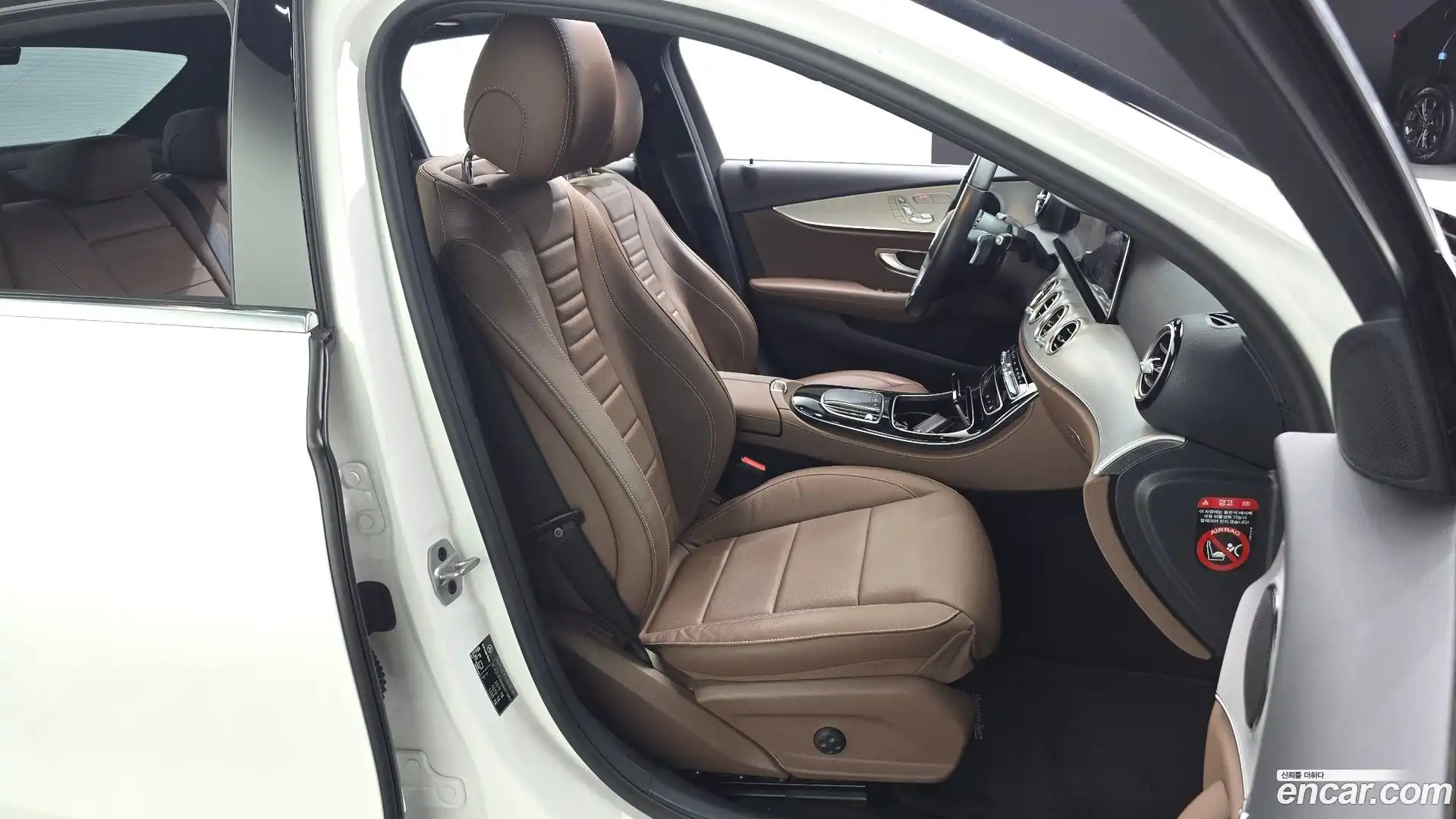 E-Class Mercedes-Benz 2021.4-INNER-036
