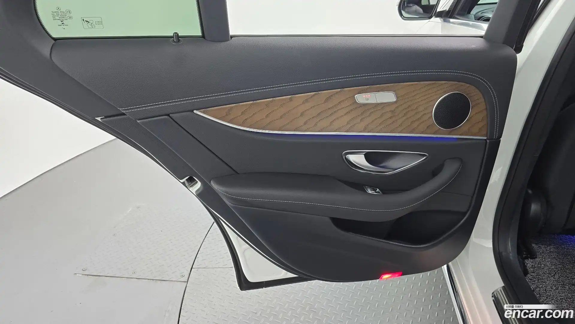 E-Class Mercedes-Benz 2021.3-INNER-035