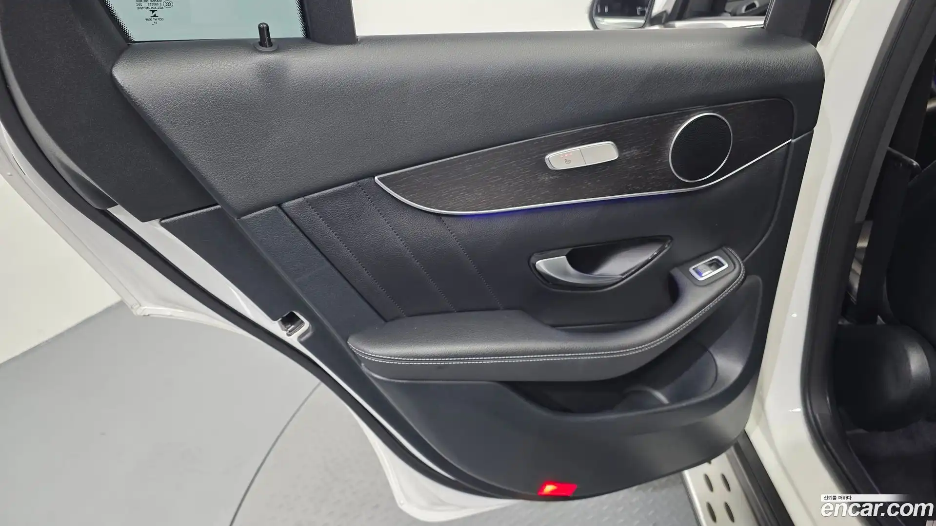 GLC-Class Mercedes-Benz 2020.4-INNER-035