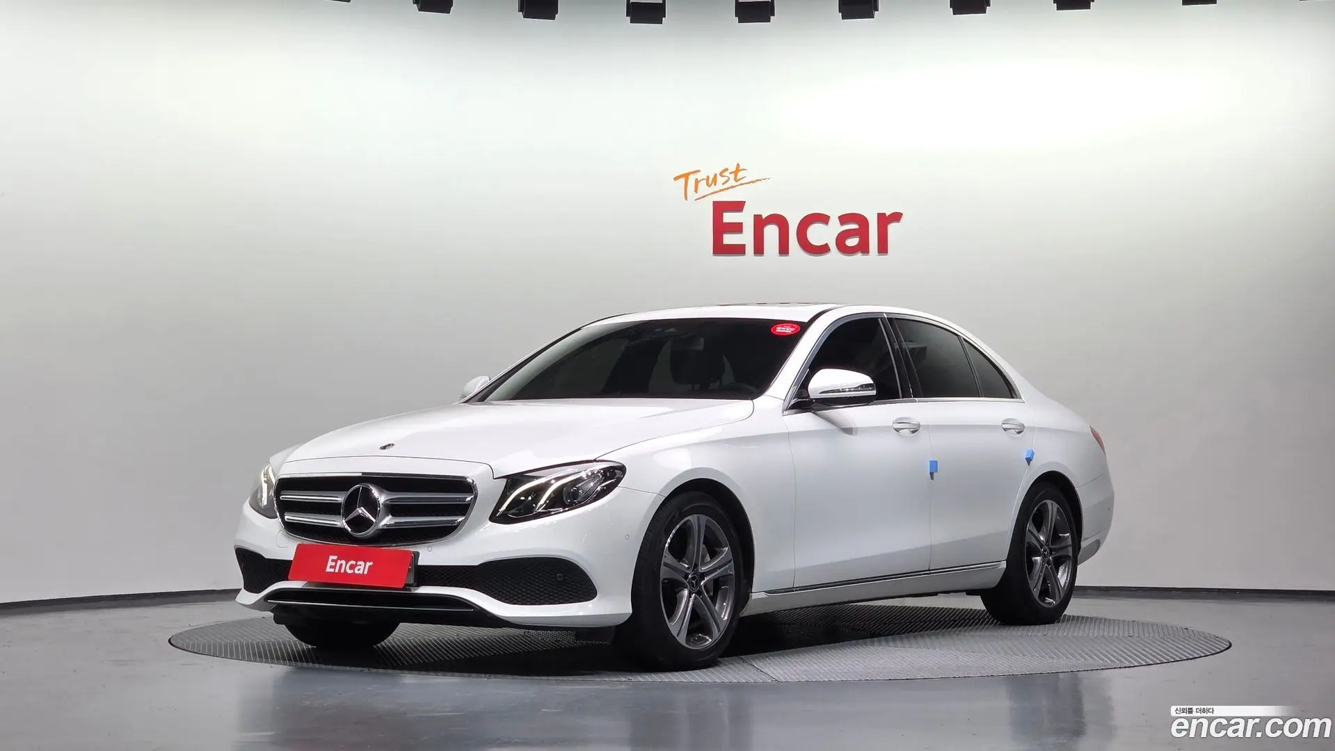 Main__Slider__Photo:E-Class Mercedes-Benz 2019.7-0
