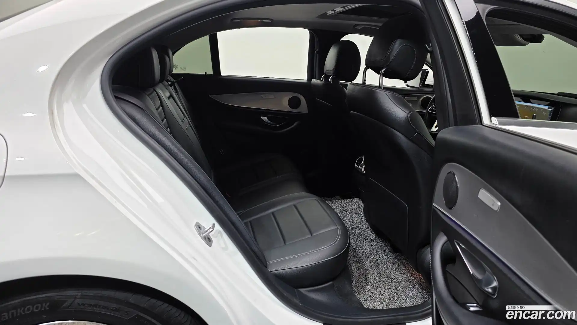 E-Class Mercedes-Benz 2019.7-OPTION-016