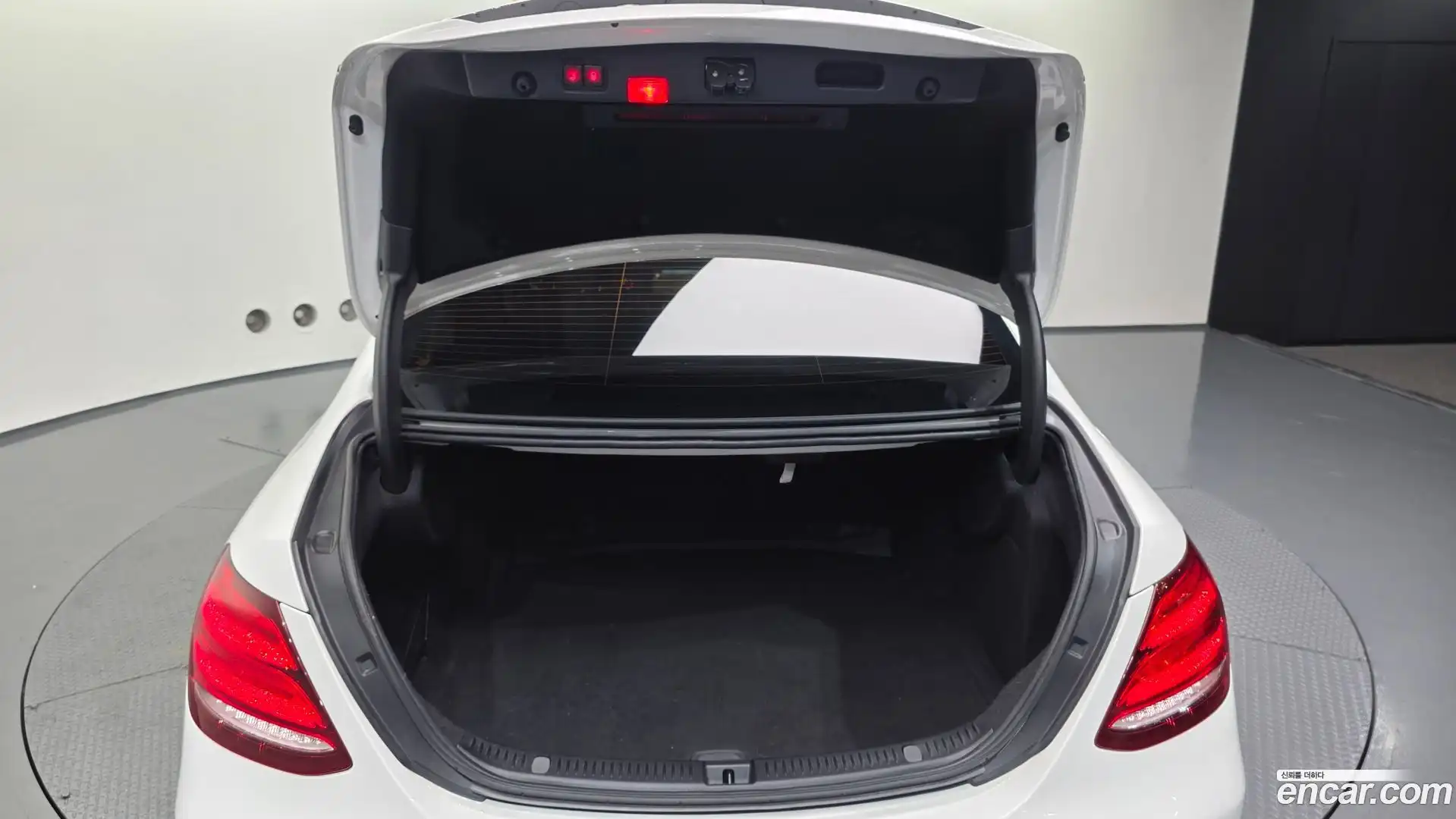 E-Class Mercedes-Benz 2019.7-OPTION-024