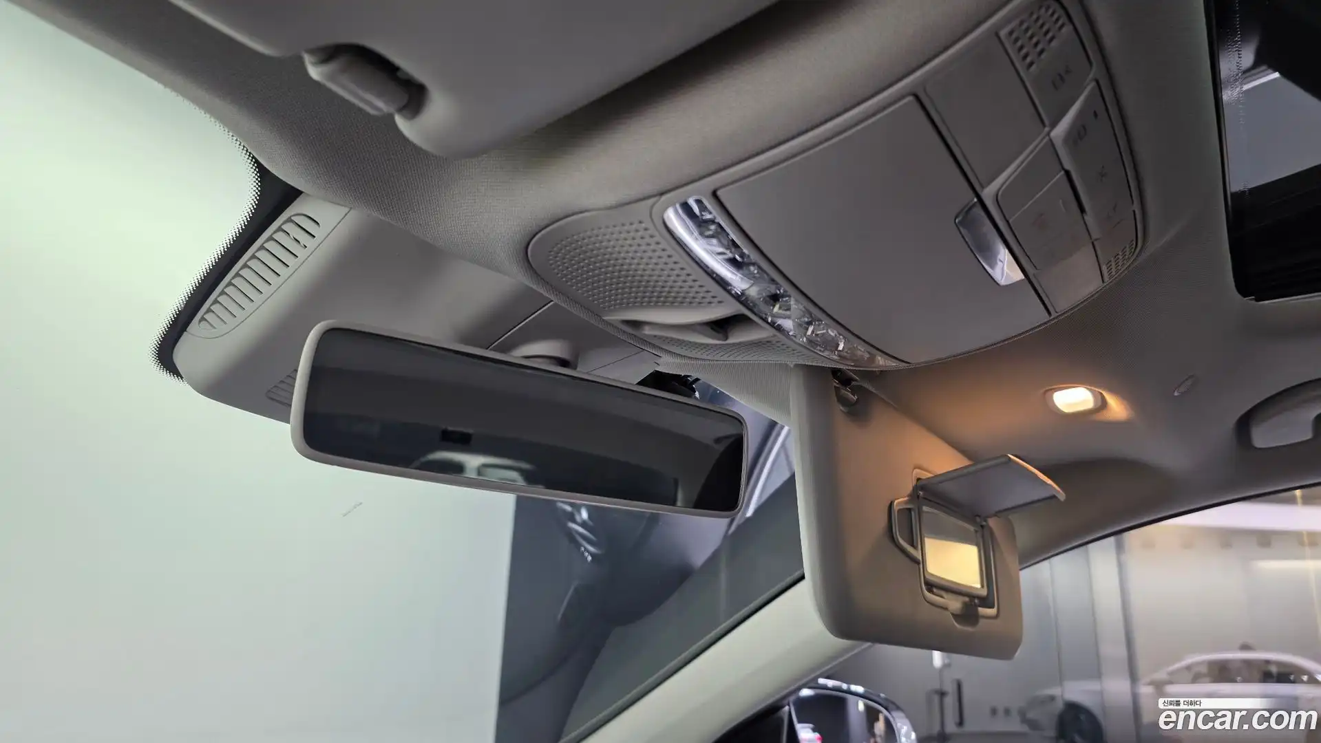 E-Class Mercedes-Benz 2019.7-OPTION-041