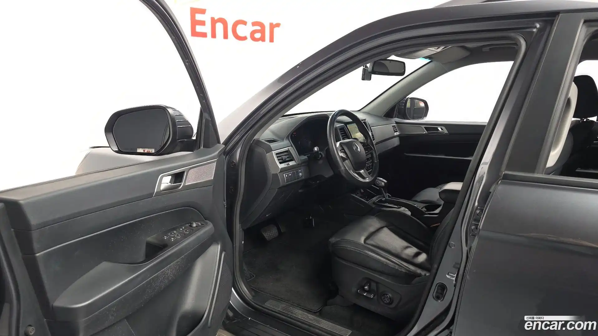 Rexton KG Mobility 2019.0-INNER-010