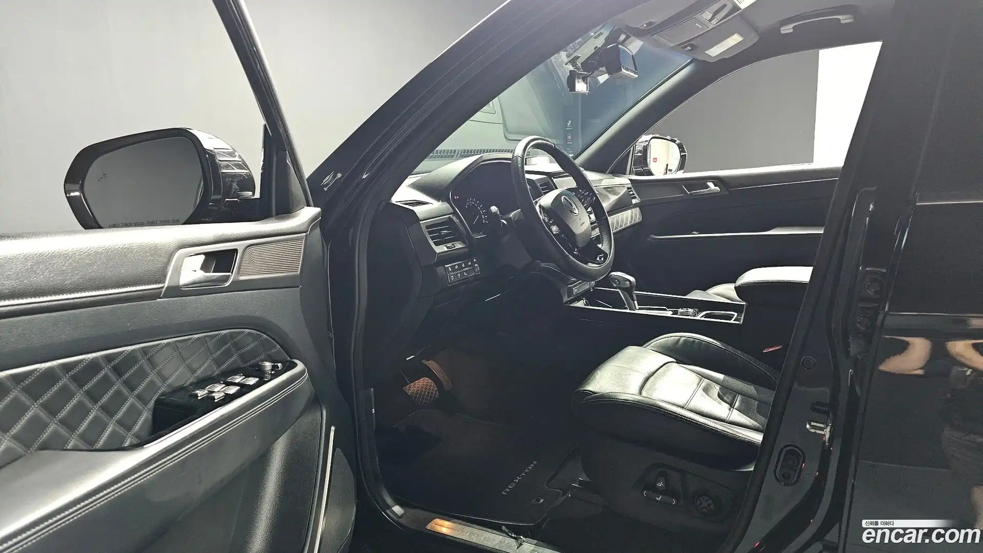 Rexton KG Mobility 2020.8-INNER-010