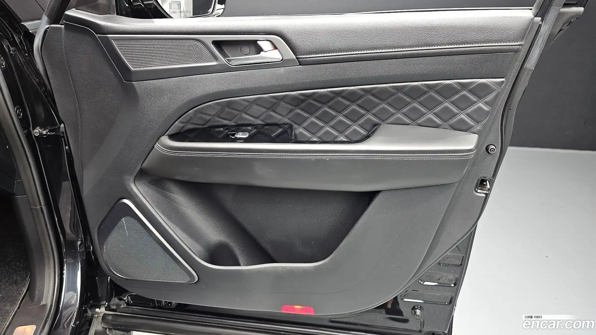 Rexton KG Mobility 2020.8-INNER-034