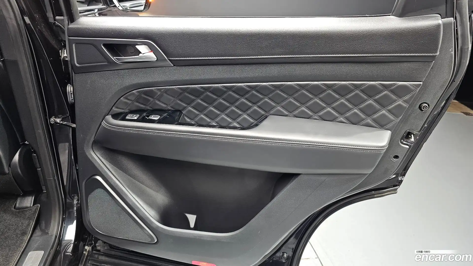 Rexton KG Mobility 2020.8-INNER-035