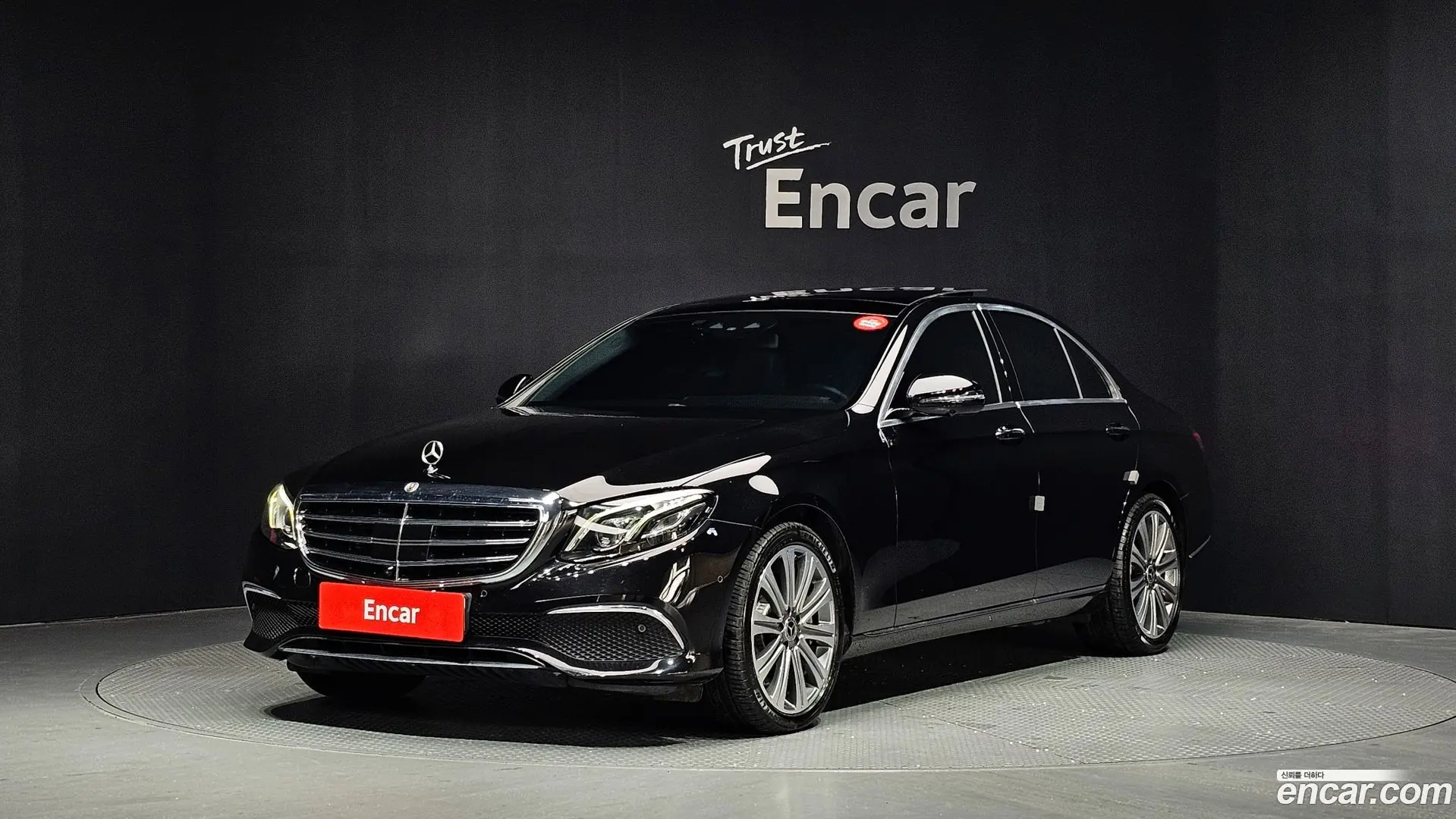Main__Slider__Photo:E-Class Mercedes-Benz 2020.1-0