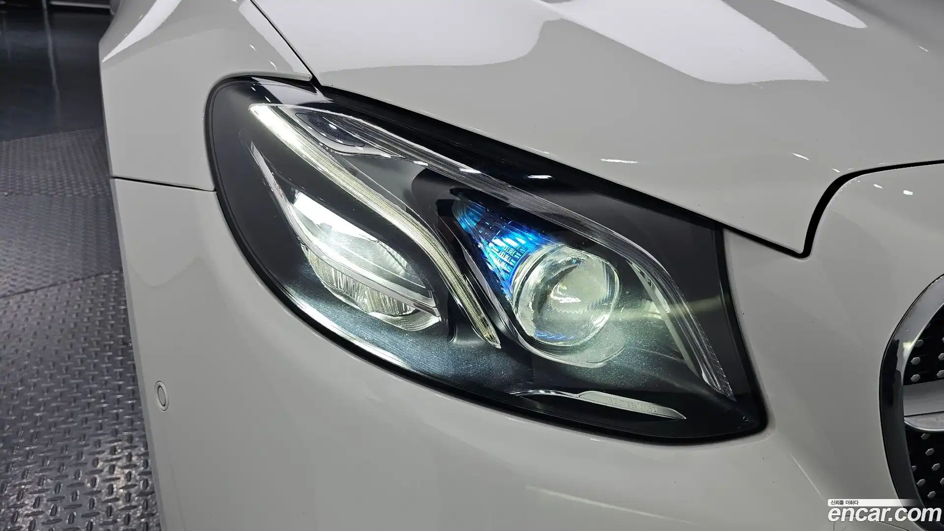 E-Class Mercedes-Benz 2018.9-OUTER-032