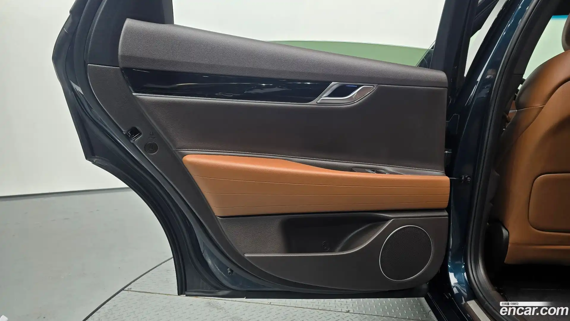 G80 Genesis 2021.3-INNER-035