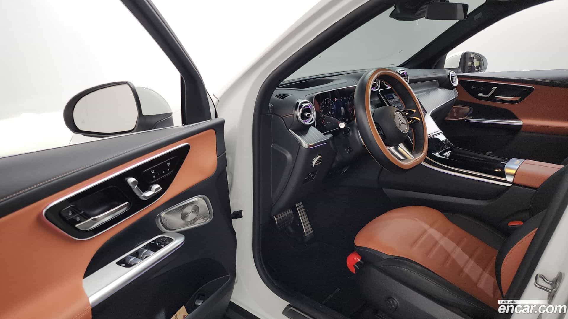 GLC-Class Mercedes-Benz 2025.1-INNER-010