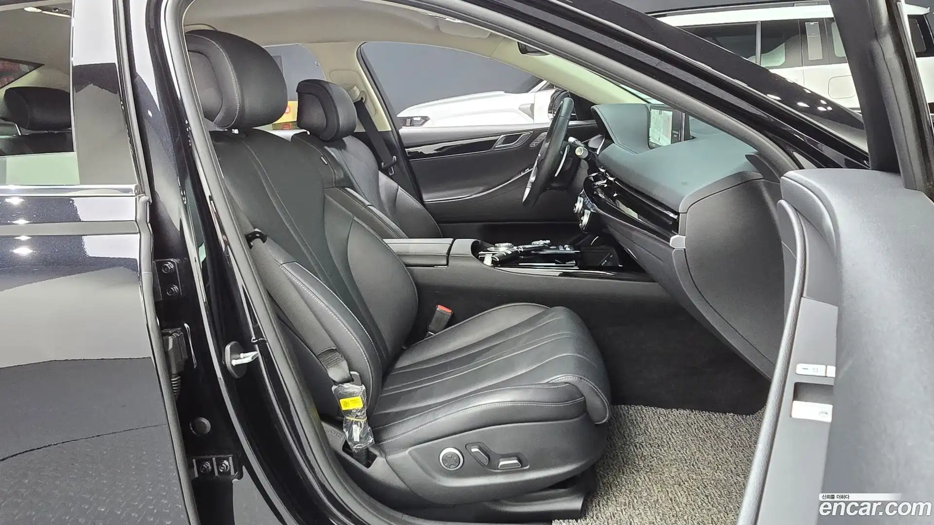 G80 Genesis 2023.0-INNER-036