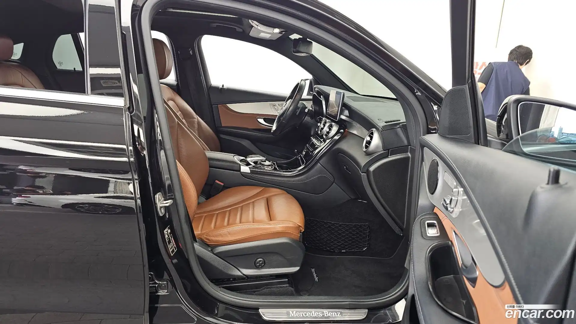 GLC-Class Mercedes-Benz 2017.10-OPTION-015