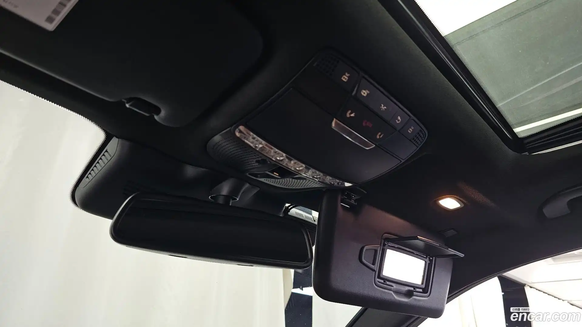 GLC-Class Mercedes-Benz 2017.10-OPTION-022