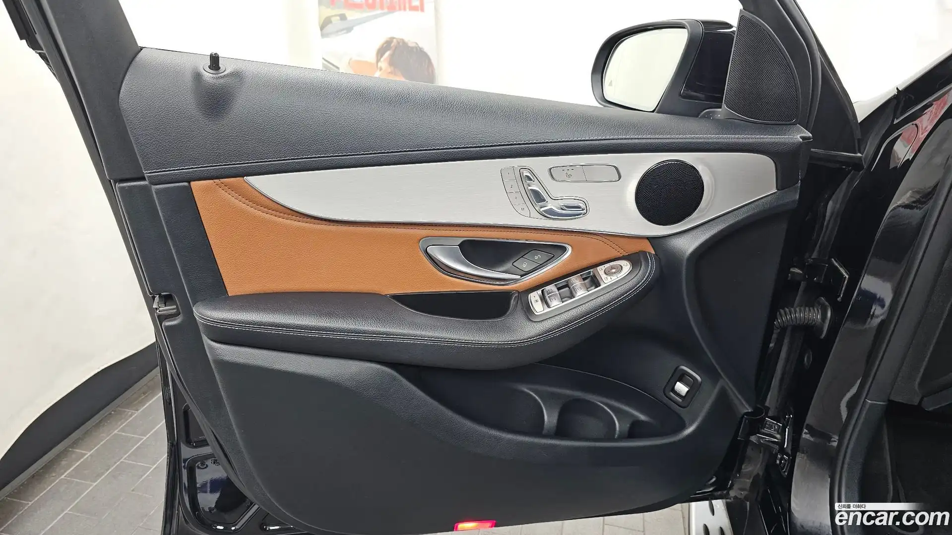 GLC-Class Mercedes-Benz 2017.10-INNER-034