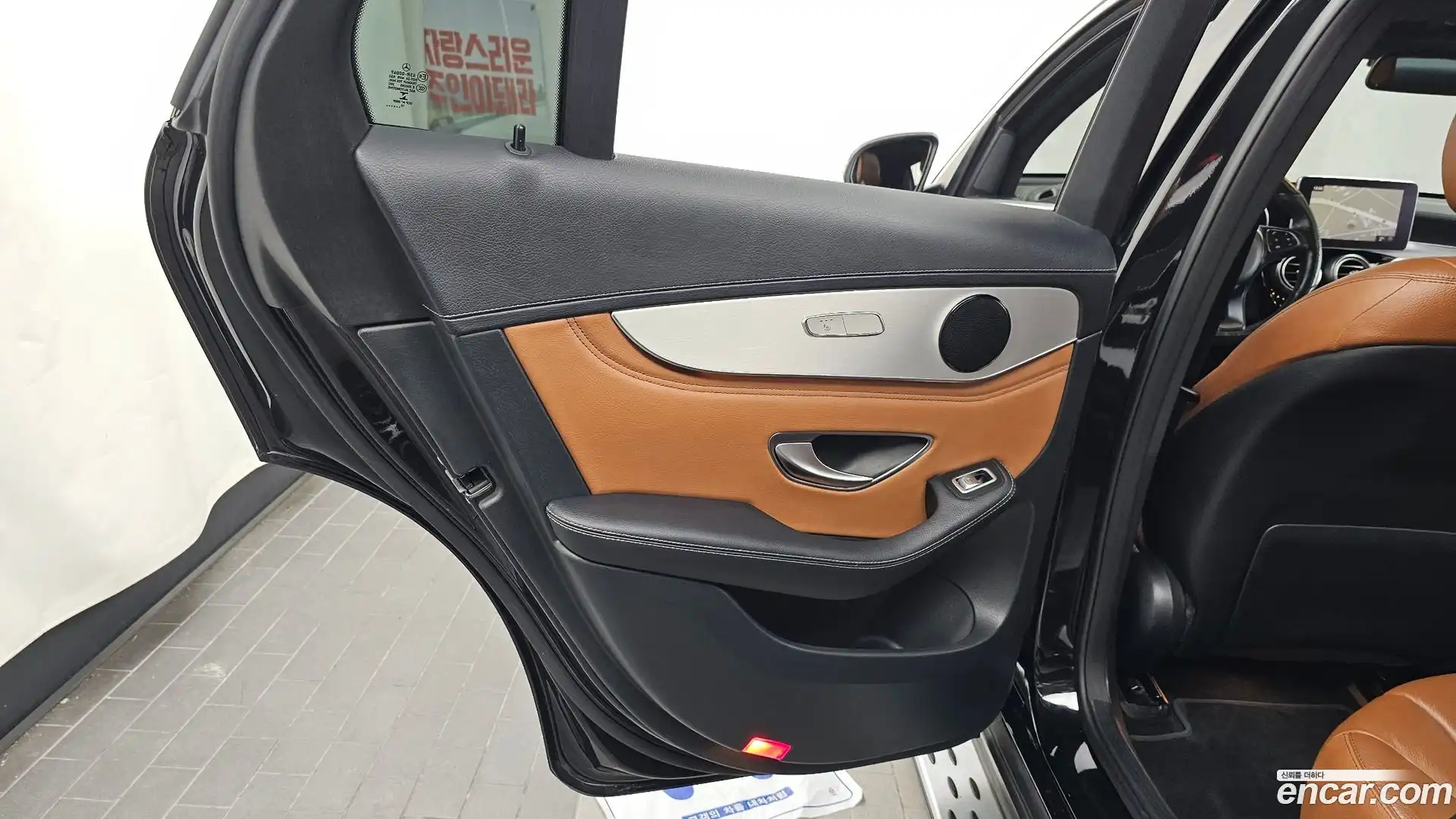 GLC-Class Mercedes-Benz 2017.10-INNER-035