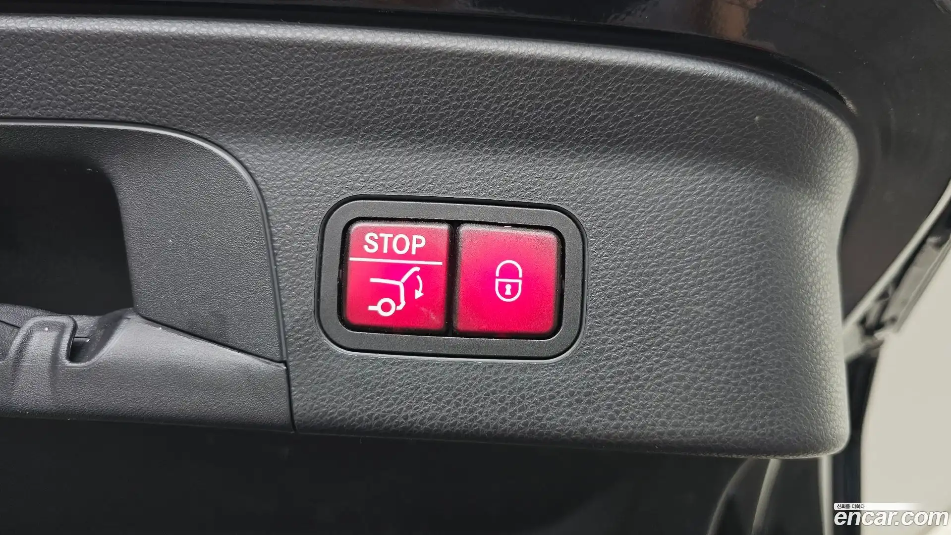 GLC-Class Mercedes-Benz 2017.10-OPTION-041