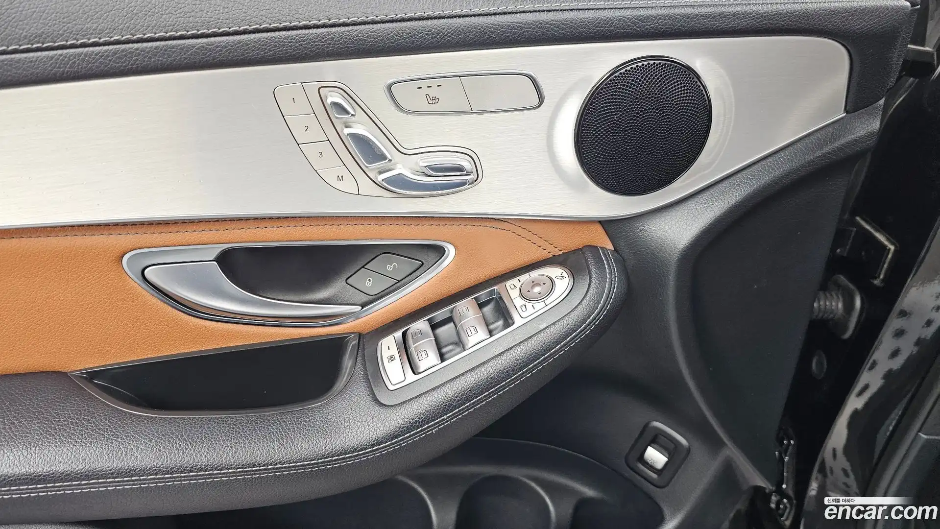 GLC-Class Mercedes-Benz 2017.10-OPTION-047
