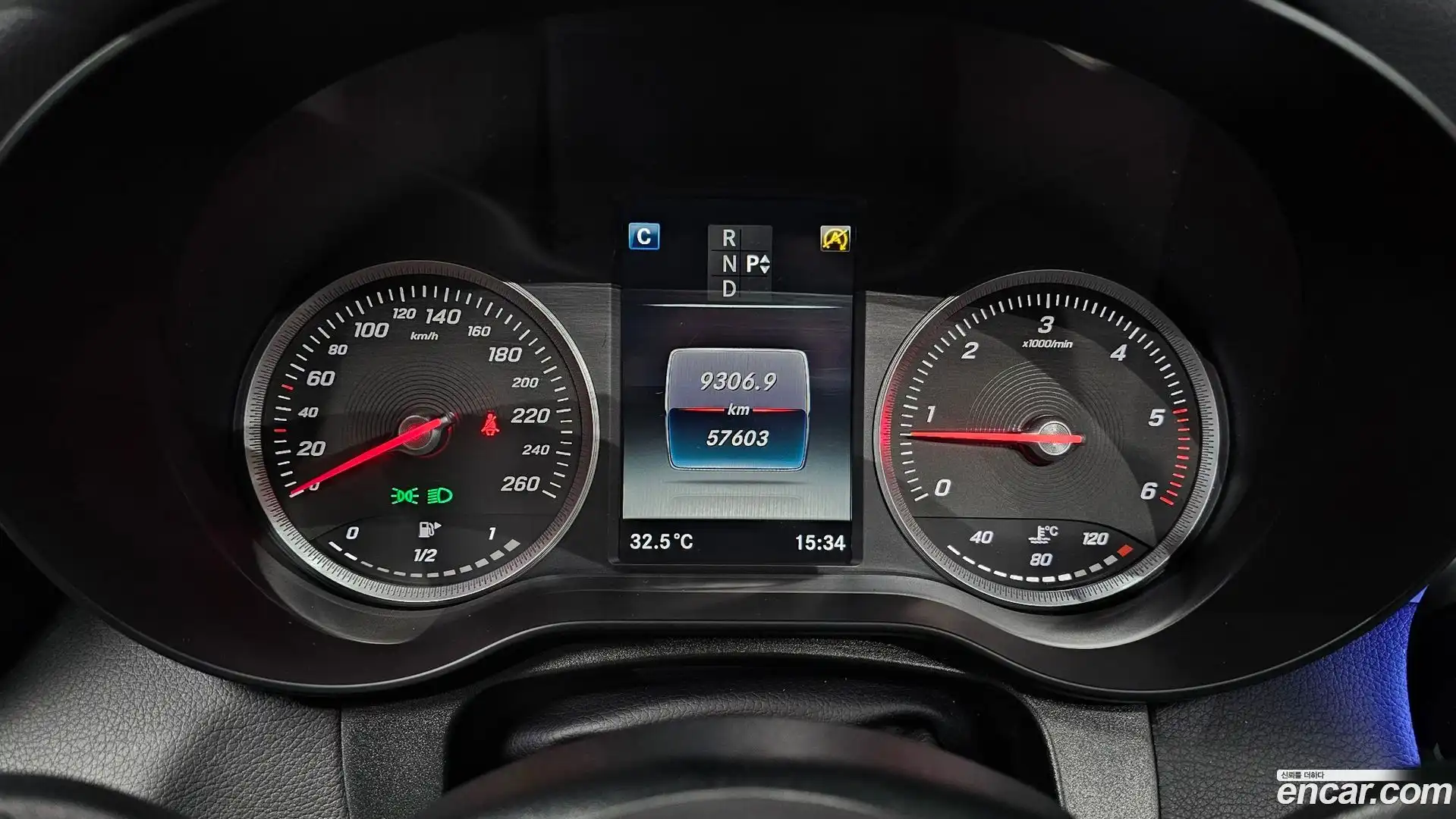GLC-Class Mercedes-Benz 2018.4-INNER-008