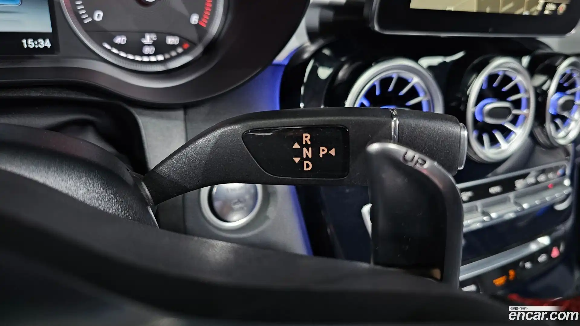 GLC-Class Mercedes-Benz 2018.4-INNER-009