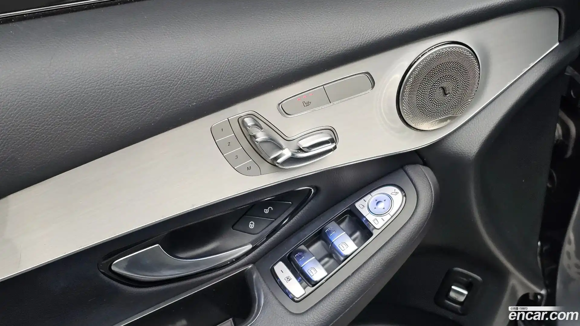 GLC-Class Mercedes-Benz 2018.4-OPTION-041