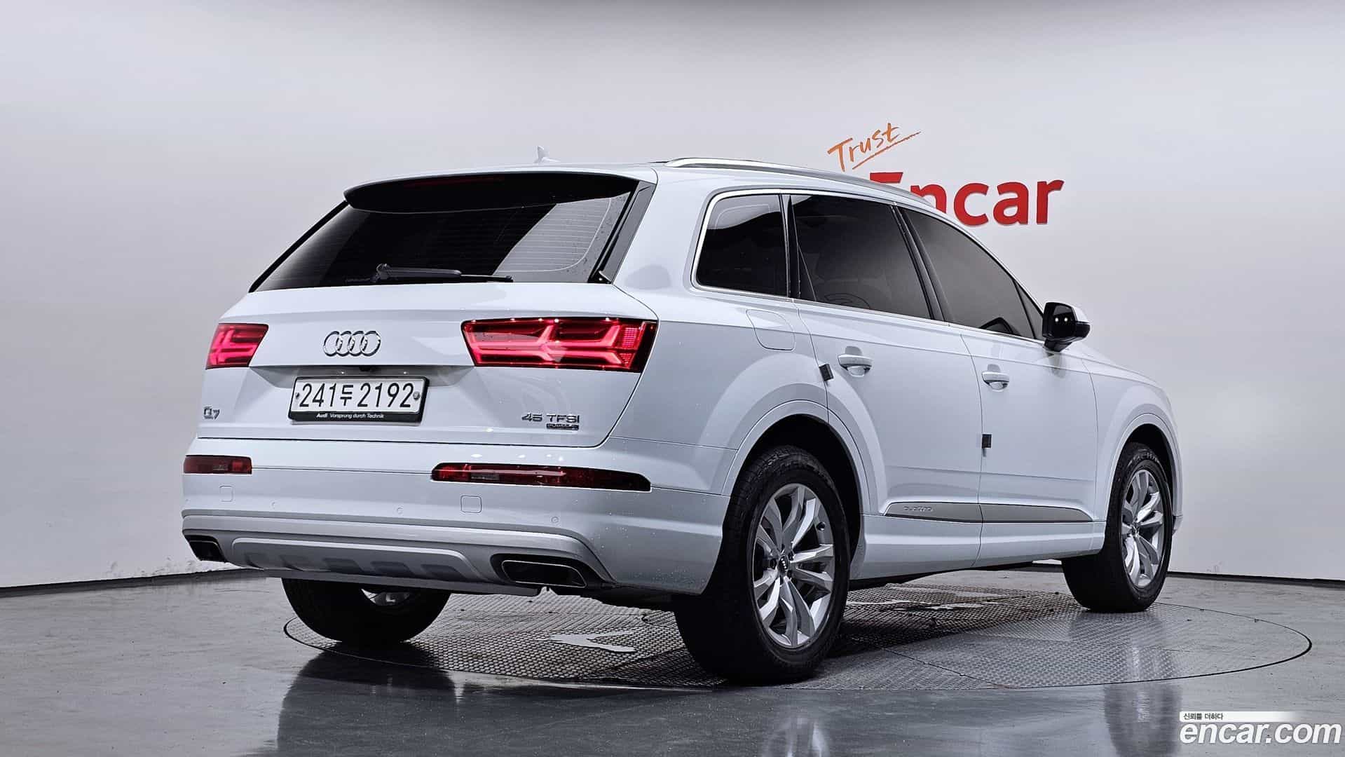 Q7 Audi 2019.10-OUTER-002