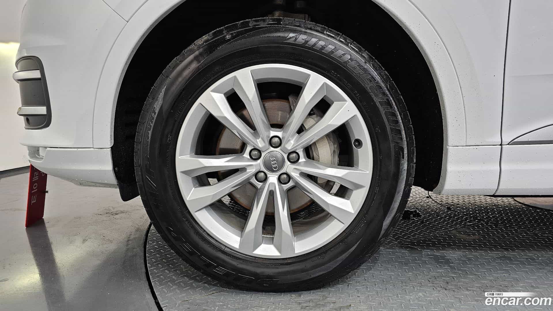 Q7 Audi 2019.10-OUTER-005