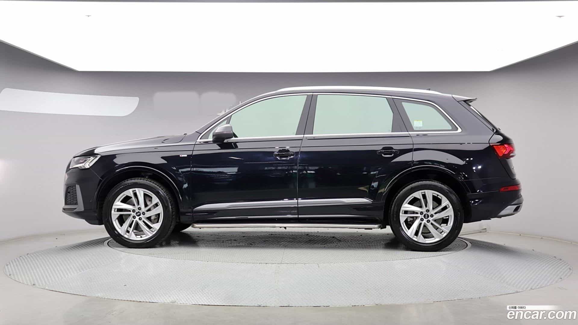 Q7 Audi 2021.10-OUTER-003