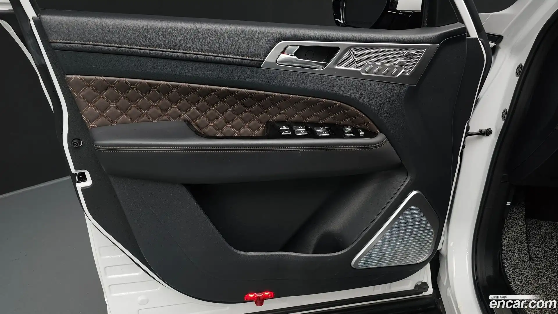 Rexton KG Mobility 2022.4-INNER-034