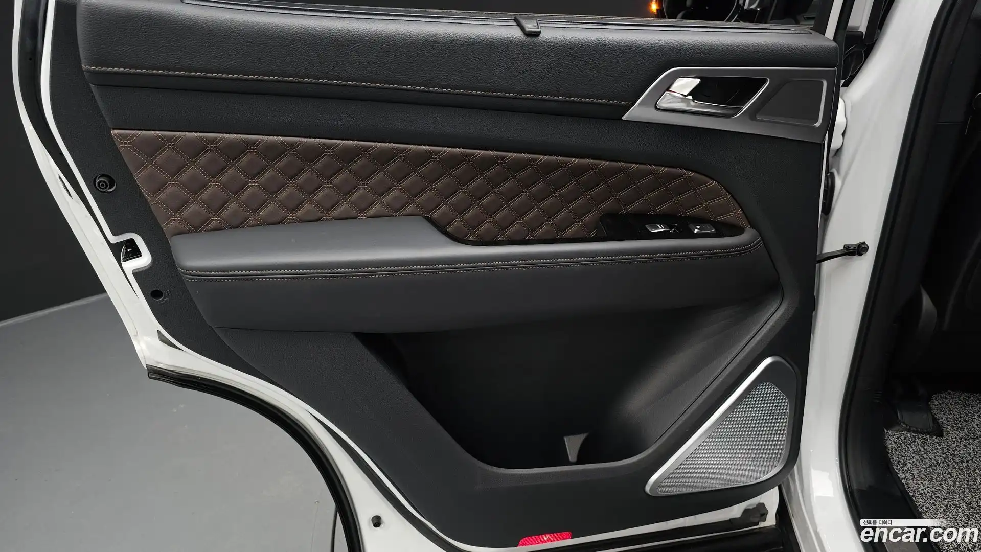 Rexton KG Mobility 2022.4-INNER-035
