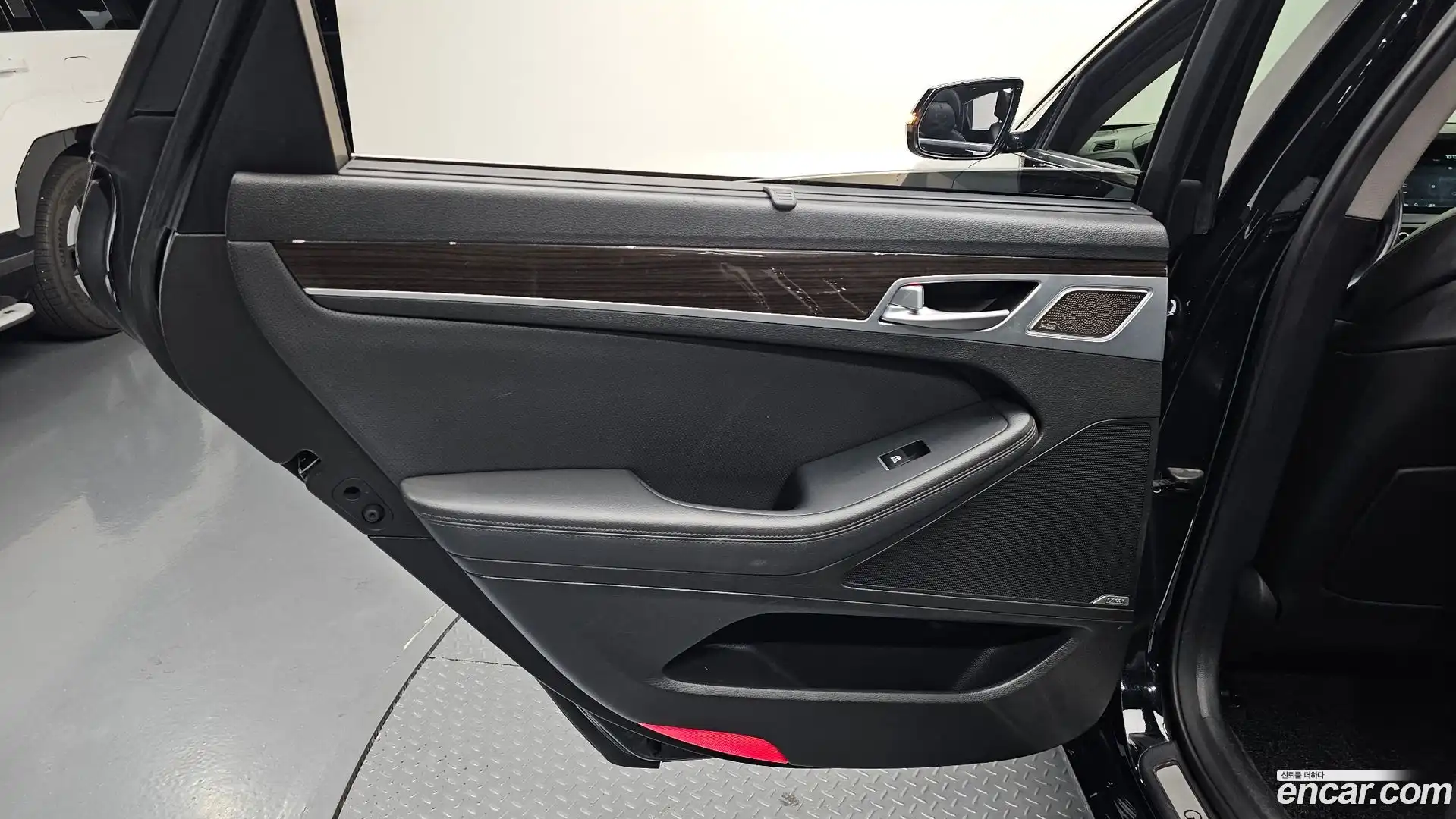 G80 Genesis 2016.10-INNER-035