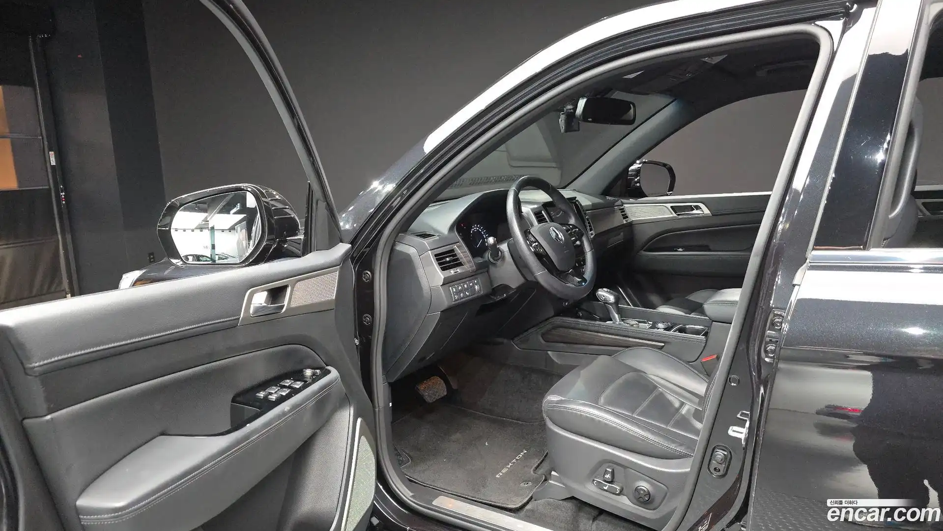 Rexton KG Mobility 2019.7-INNER-010