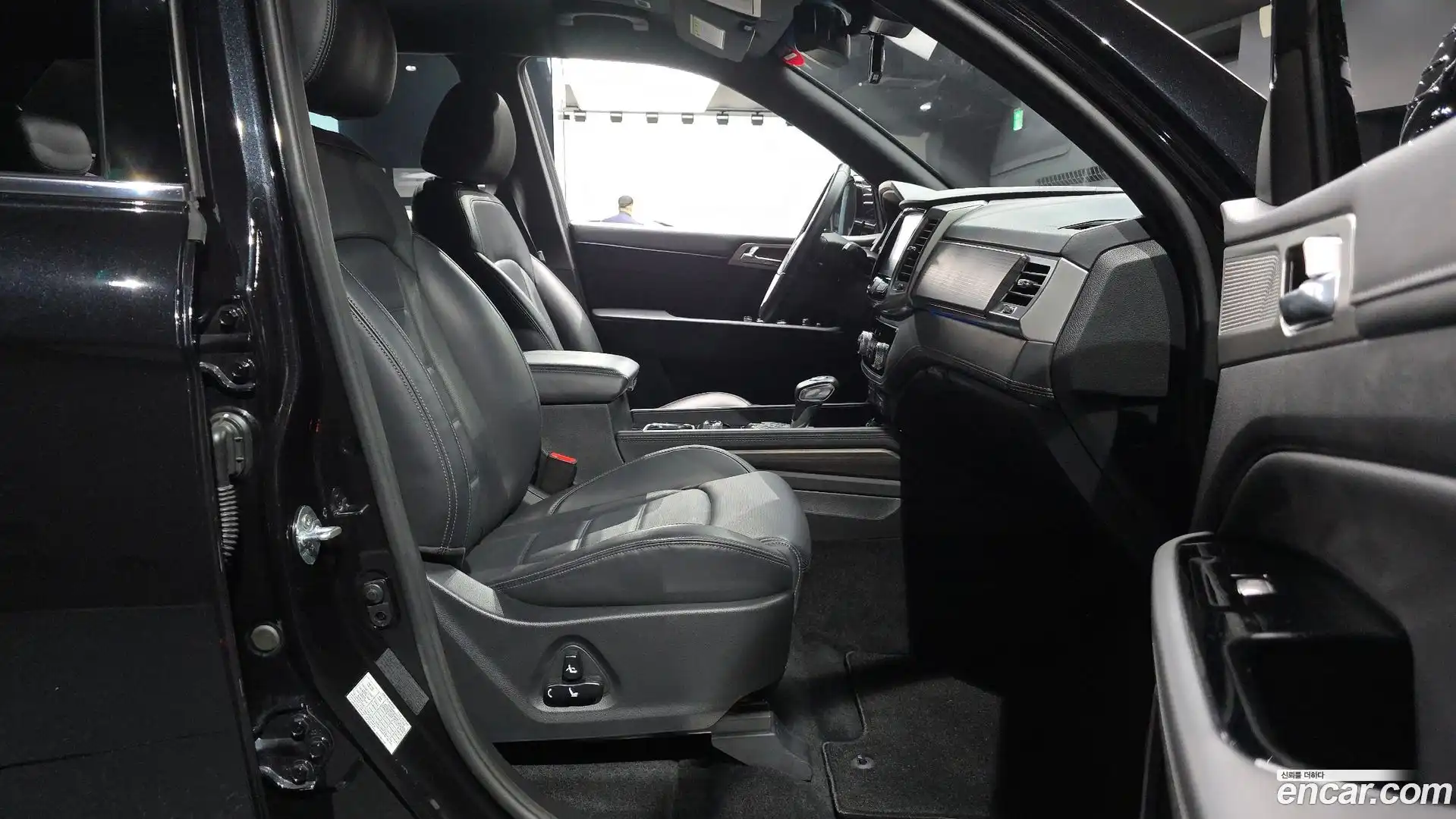 Rexton KG Mobility 2019.7-INNER-036